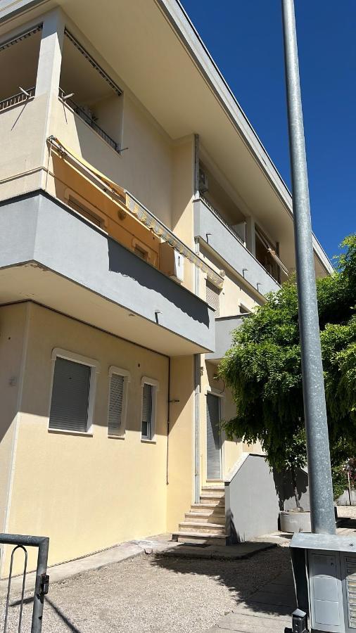 Appartamento Di Design A 30 Metri Dal Mare Alba Adriatica Bagian luar foto